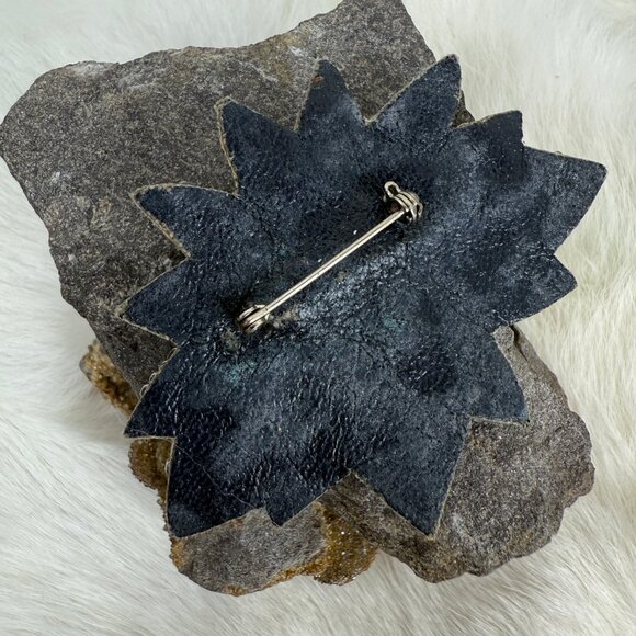 Vintage Poinsettia Flower Christmas Sequin & Bead Brooch - Picture 4 of 4